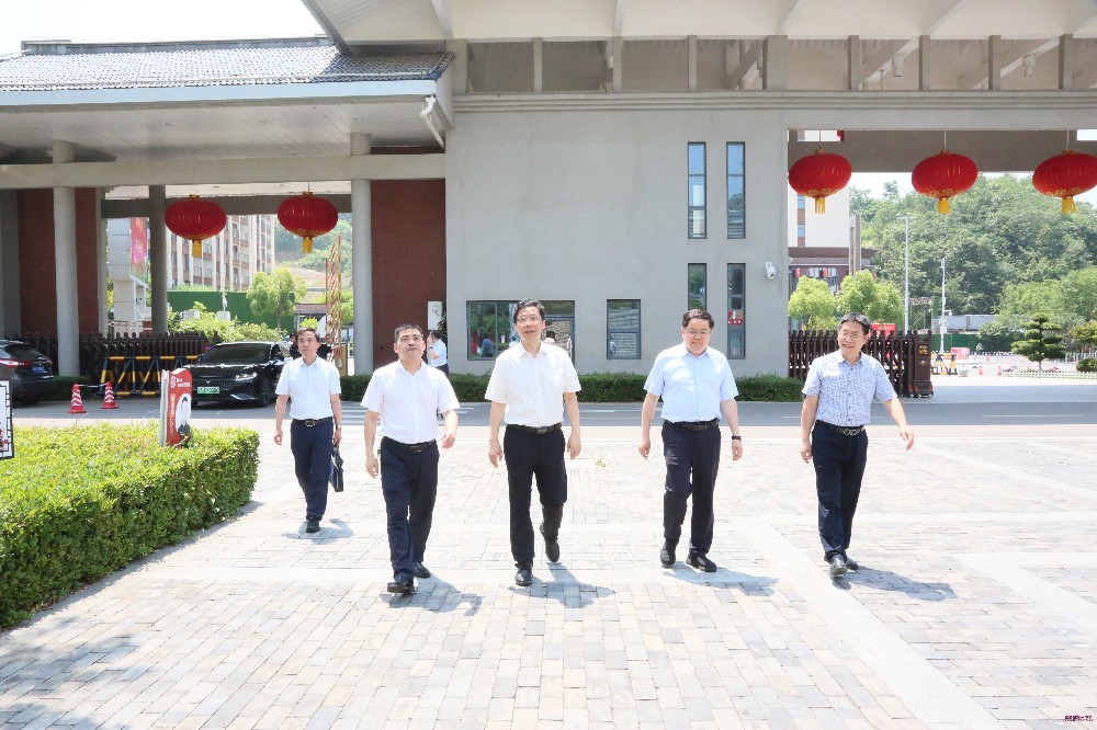 湖北省关工委赴宜昌市一中调研家校社协同育人工作