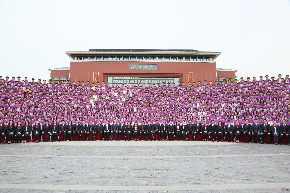 蝉鸣里的毕业季 | 镜头定格亮丽青春