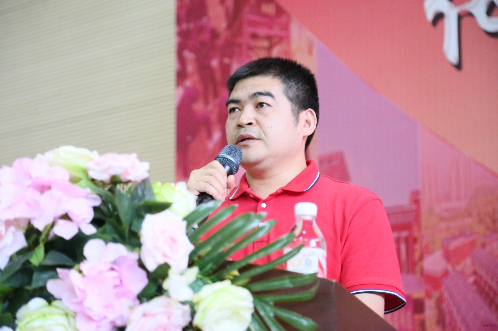 保持冷静 勇毅前行