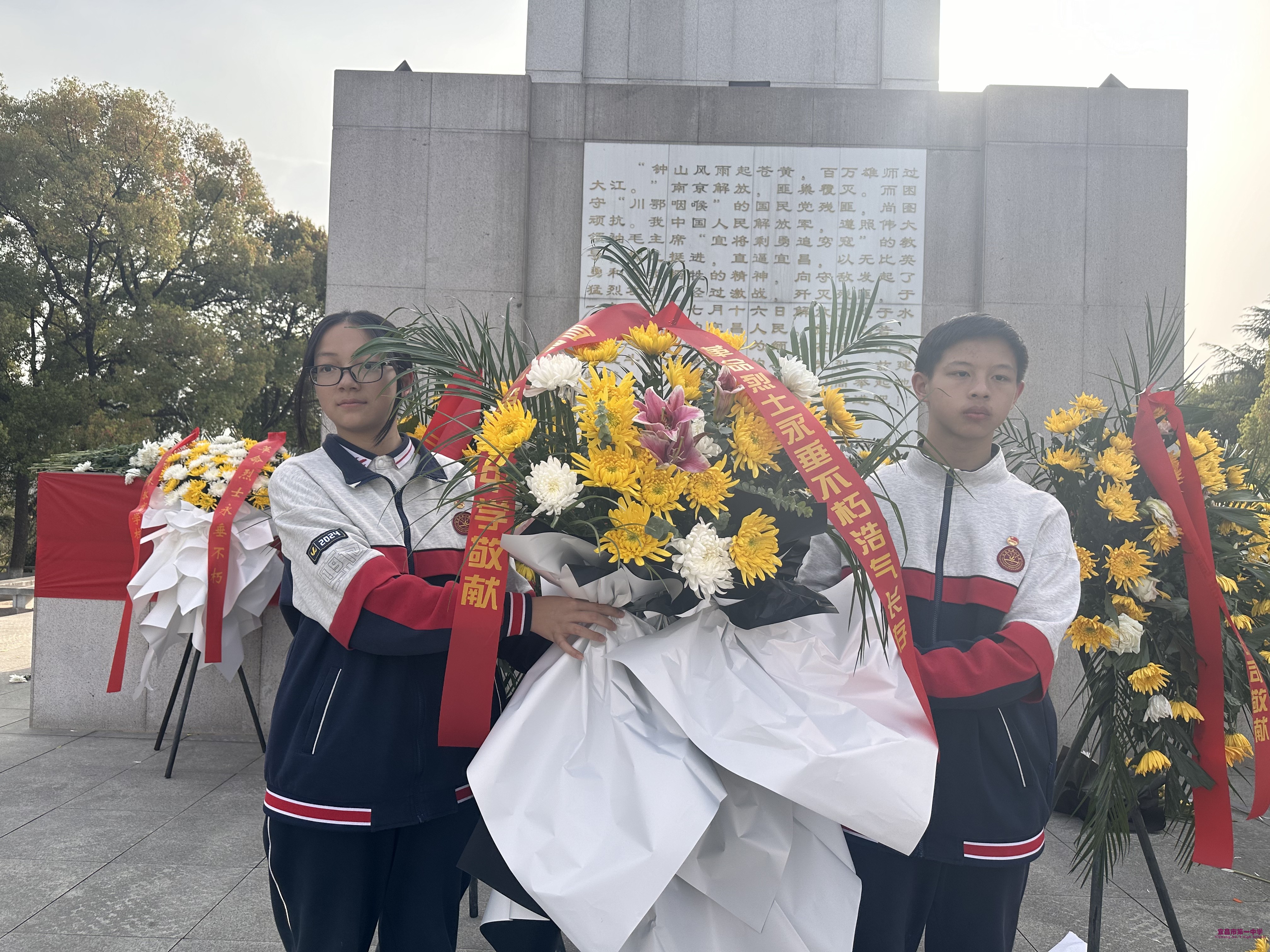 敬献花篮.jpg