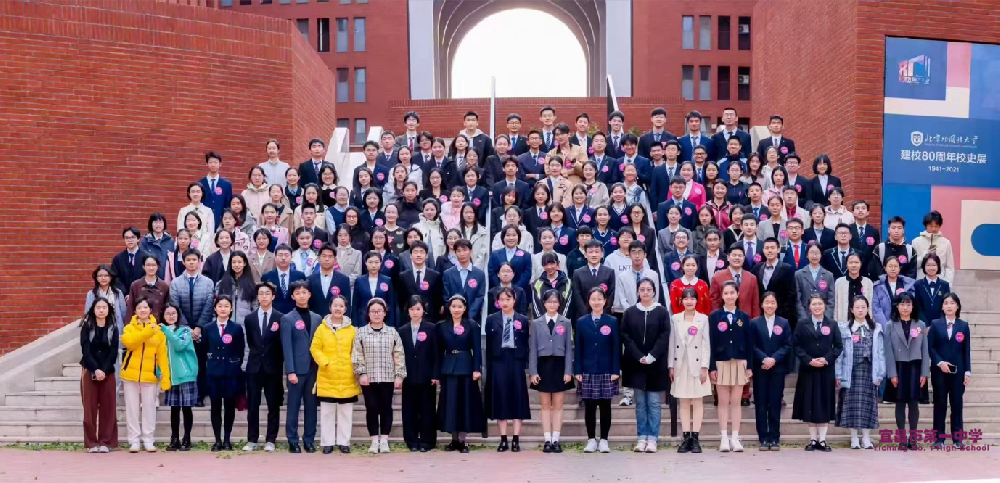 我校学生荣获第21届 “外研社杯” 全国中学生外语素养大赛特等奖，我校荣获“全国优秀组织单位”称号