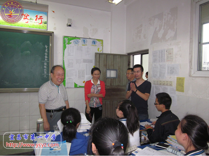 市慈善总会为我校高一“阳光班”授牌