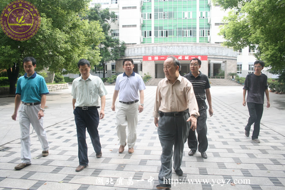 市慈善总会副会长张兵来校看望2010级阳光生