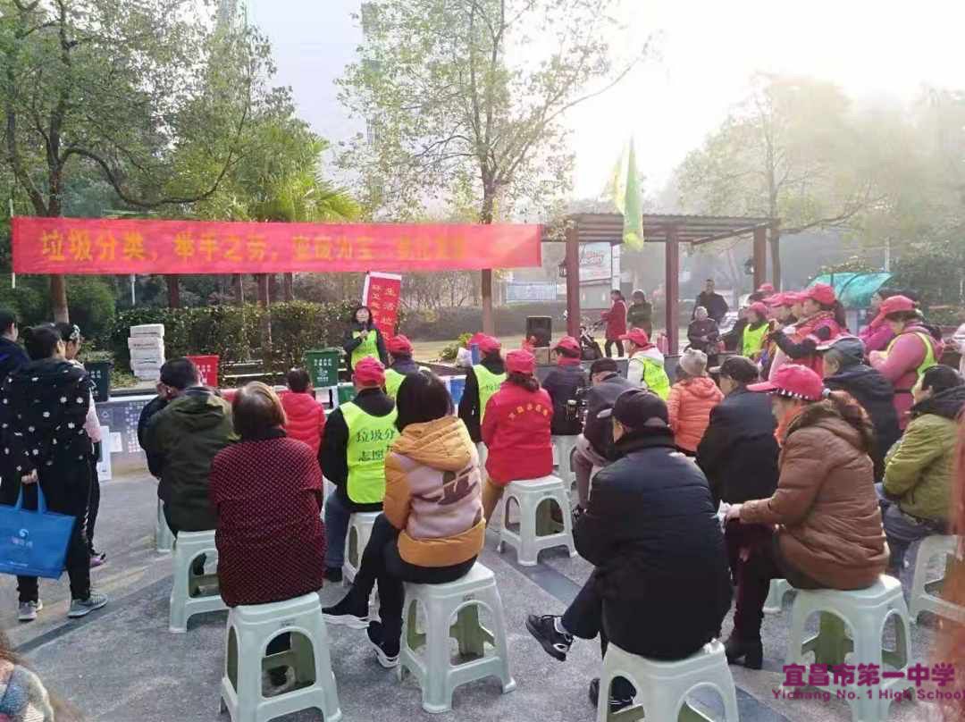 我校罗清芸同学参加市雷锋协会组织的“垃圾分类”宣讲活动
