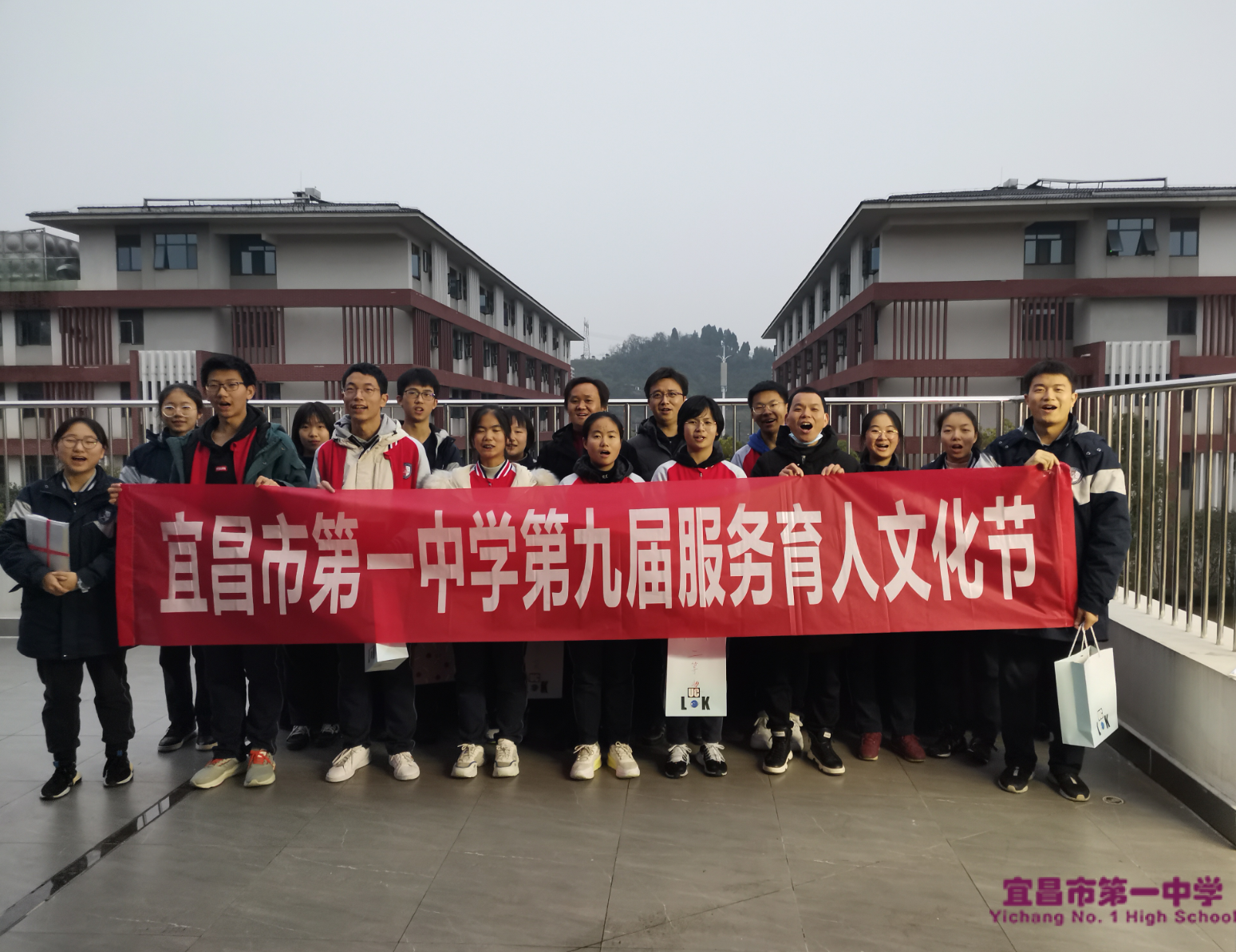 宜昌一中开展第九届服务育人文化节“最美图书角”活动