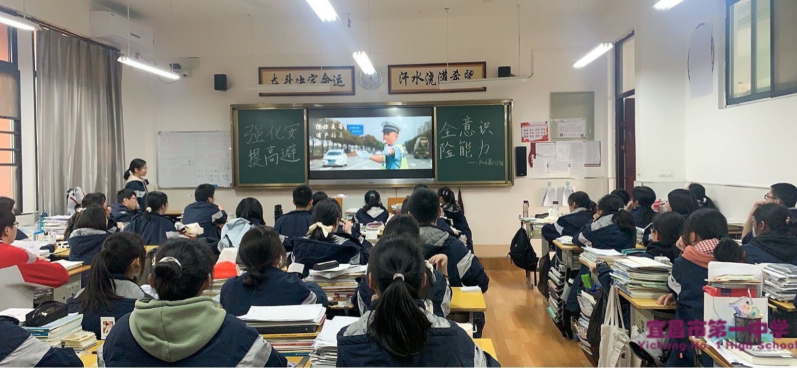 我校召开“节水中国，你我同行”和“强化安全意识，提高避险能力”主题班会