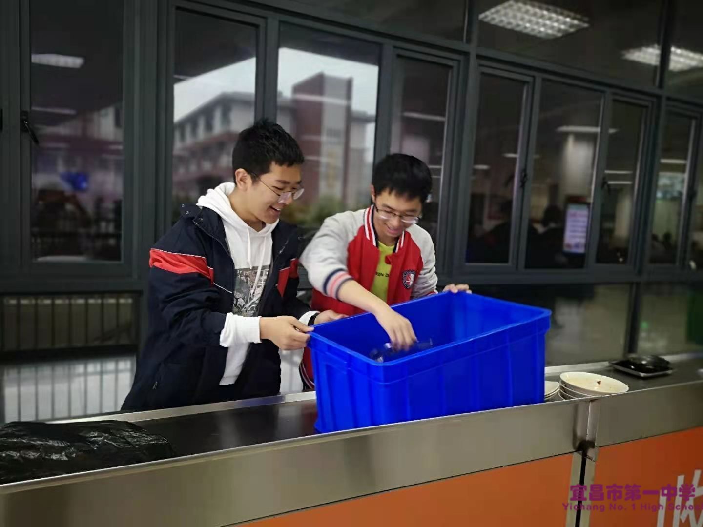 【弘扬雷锋精神】我校举行校内志愿服务活动