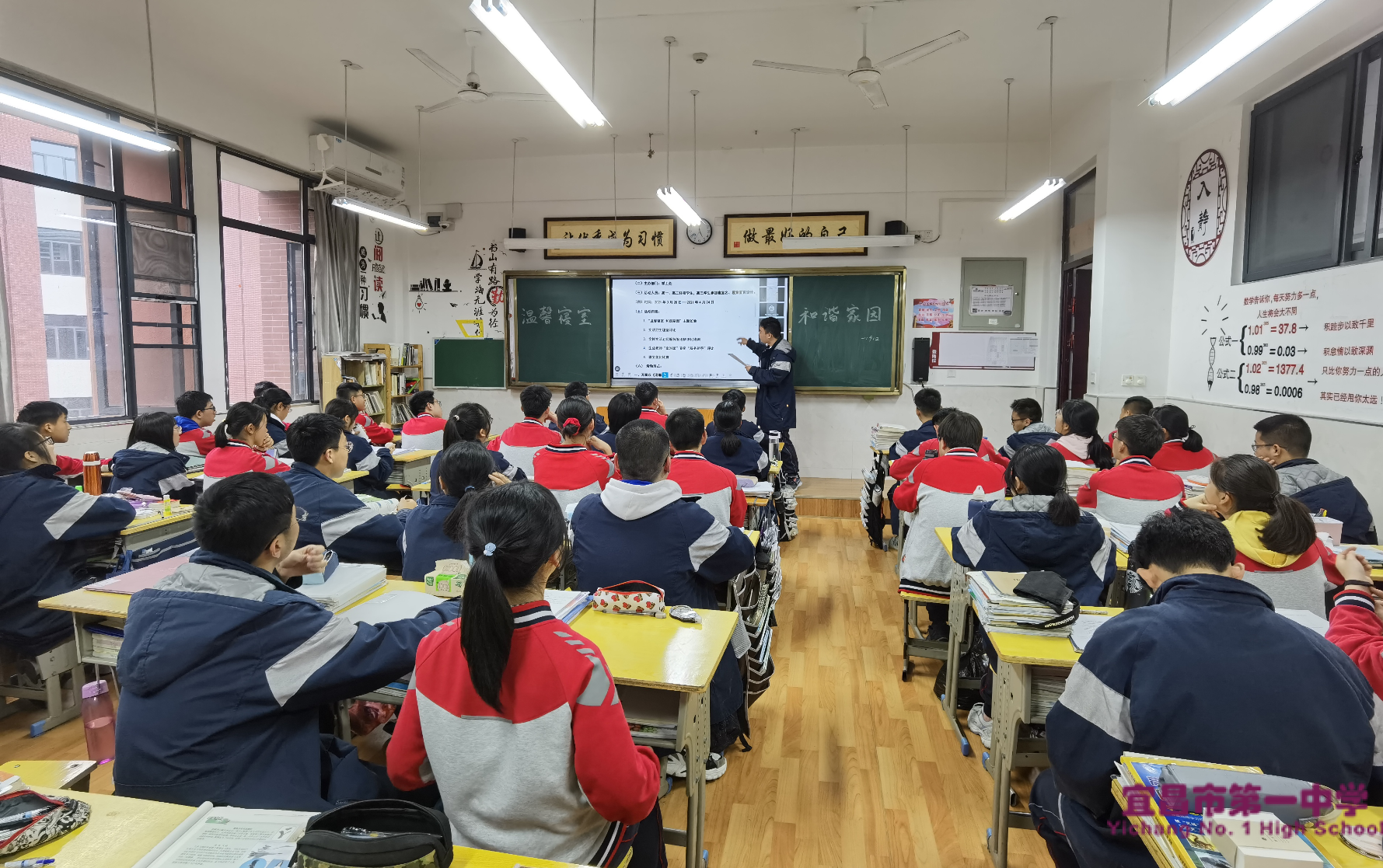 我校召开“温馨寝室 和谐家园”主题班会