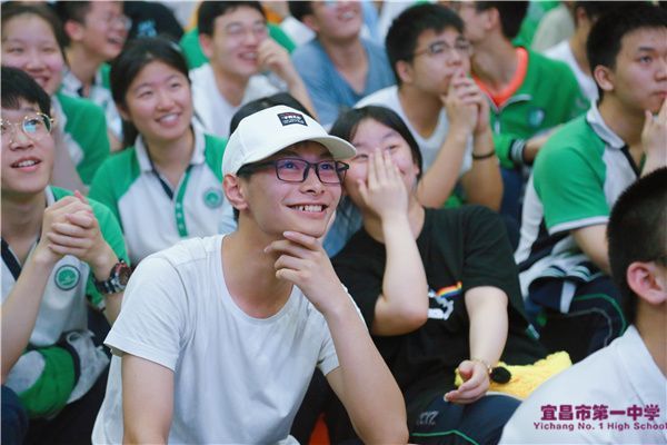 致青春，再启航——我校举行2021届高三学子毕业典礼