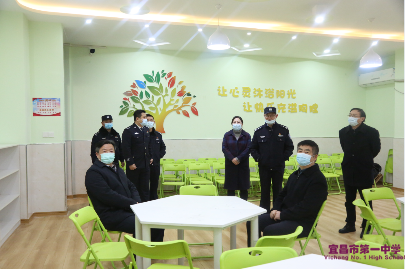 全省学校春季开学安全督导检查组一行来我校督导检查校园安全工作