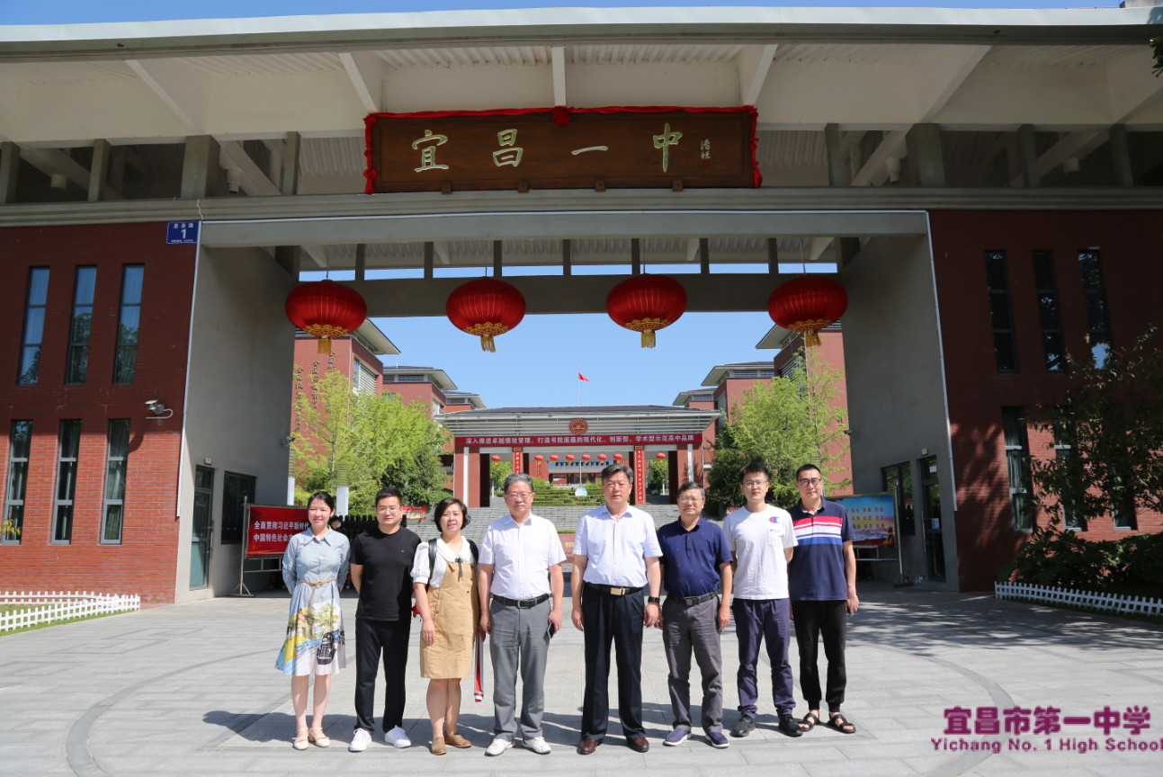 湖北大学党委常委、纪委书记檀坤华一行专程到访我校参观交流