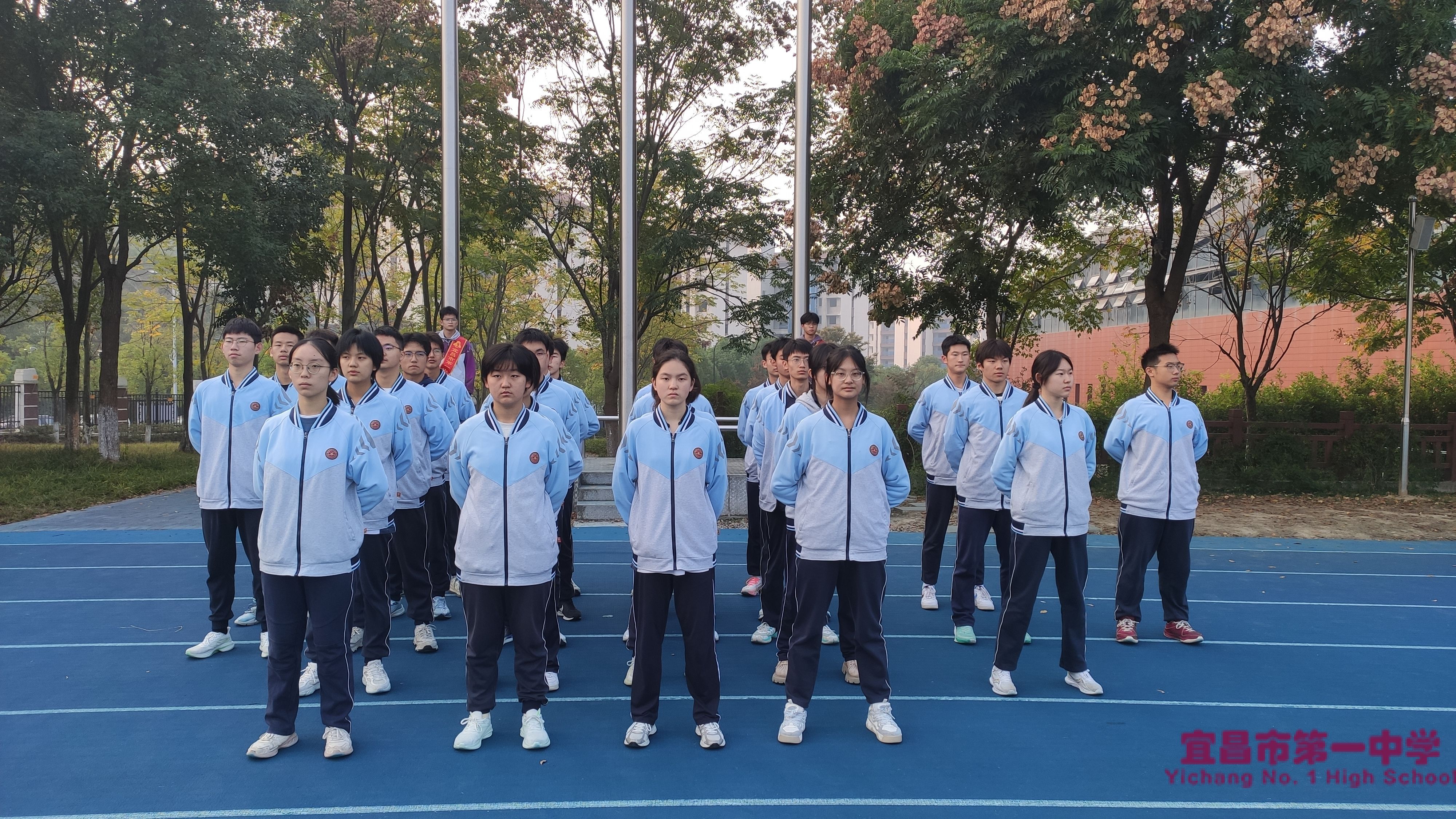 【国旗下讲话】心怀感恩，温暖前行