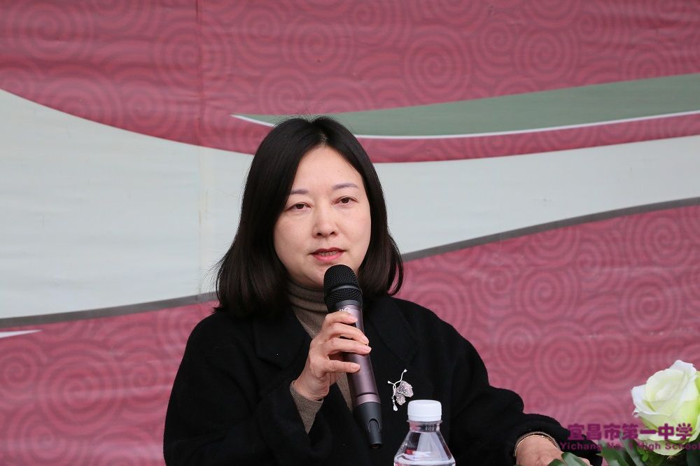《在ai袭卷的时代里坚守人的价值》——党委书记谭小红在2025年春季开学典礼上的讲话